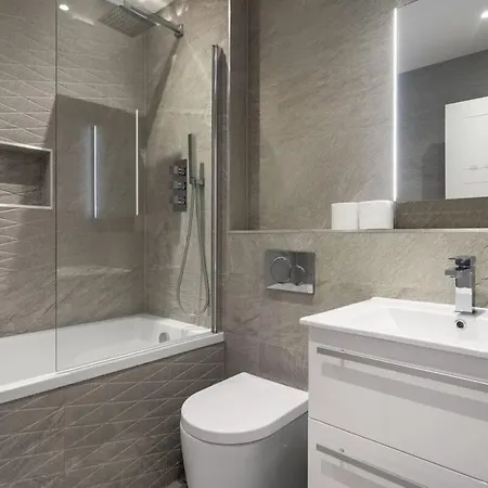 Modern 1 Bedroom Apartment In Central Eastleigh Exterior photo