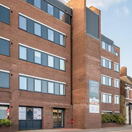 Modern 1 Bedroom Apartment In Central Eastleigh Exterior photo