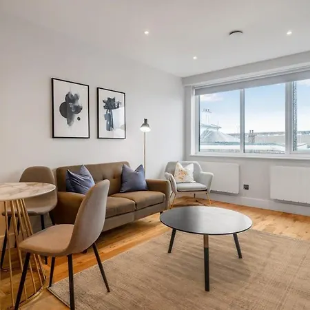 Modern 1 Bedroom Apartment In Central Eastleigh Exterior photo