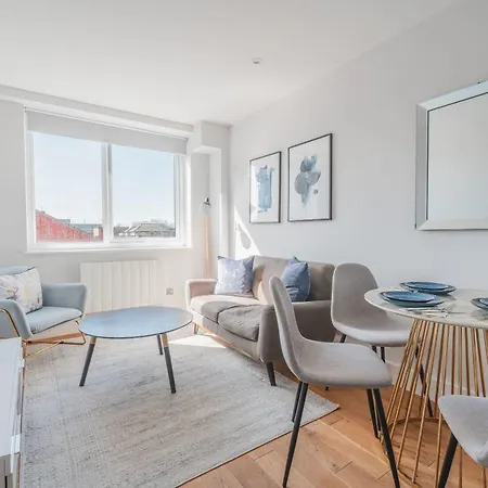 Modern 1 Bedroom Apartment In Central Eastleigh Exterior photo