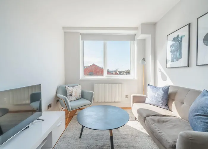 Modern 1 Bedroom Apartment In Central Eastleigh