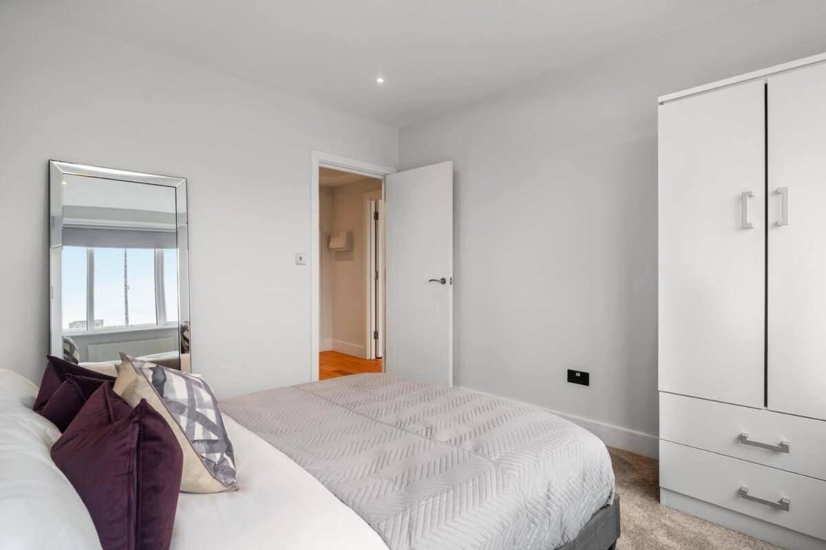 Modern 1 Bedroom In Apartment *