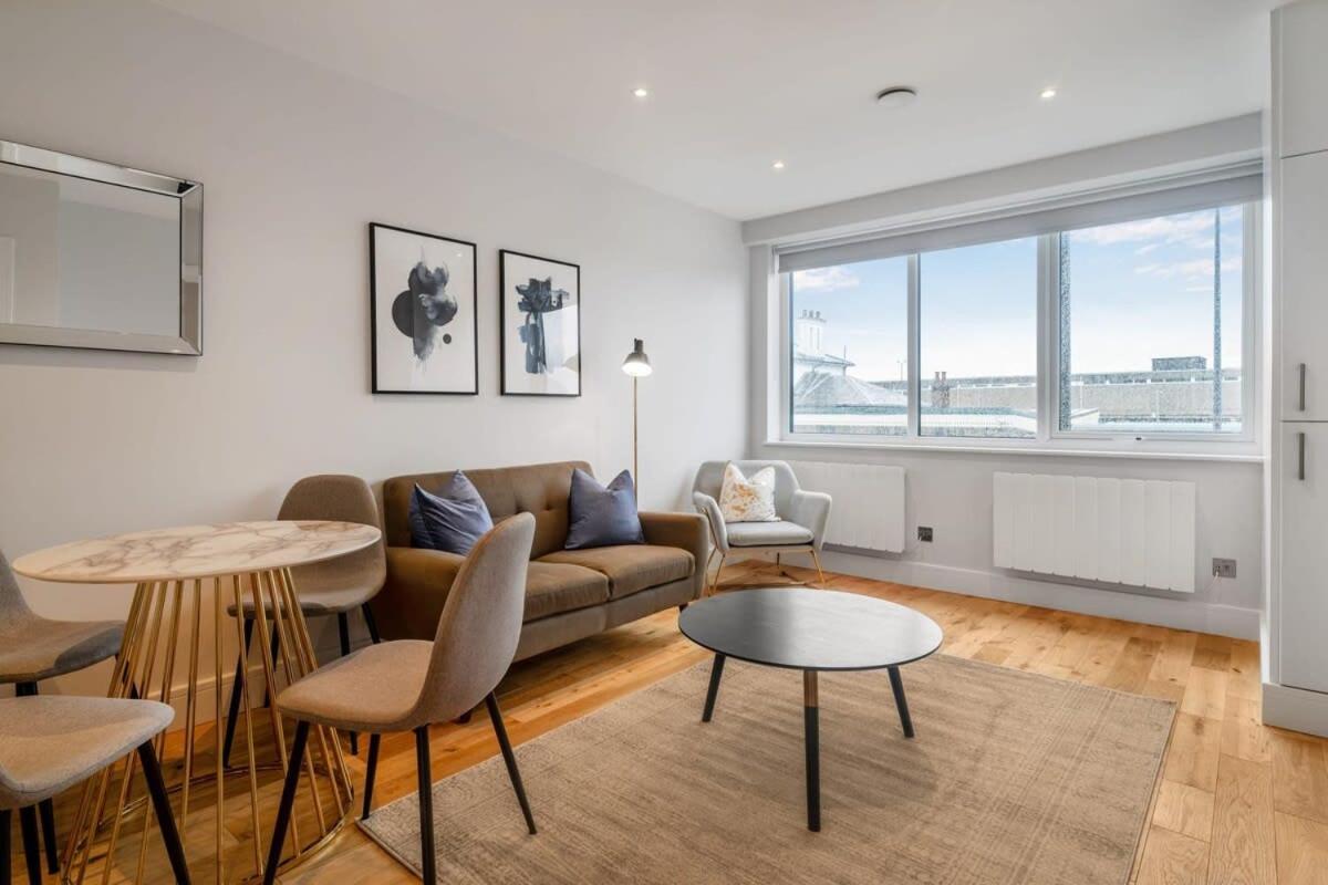 Modern 1 Bedroom In Apartment Eastleigh