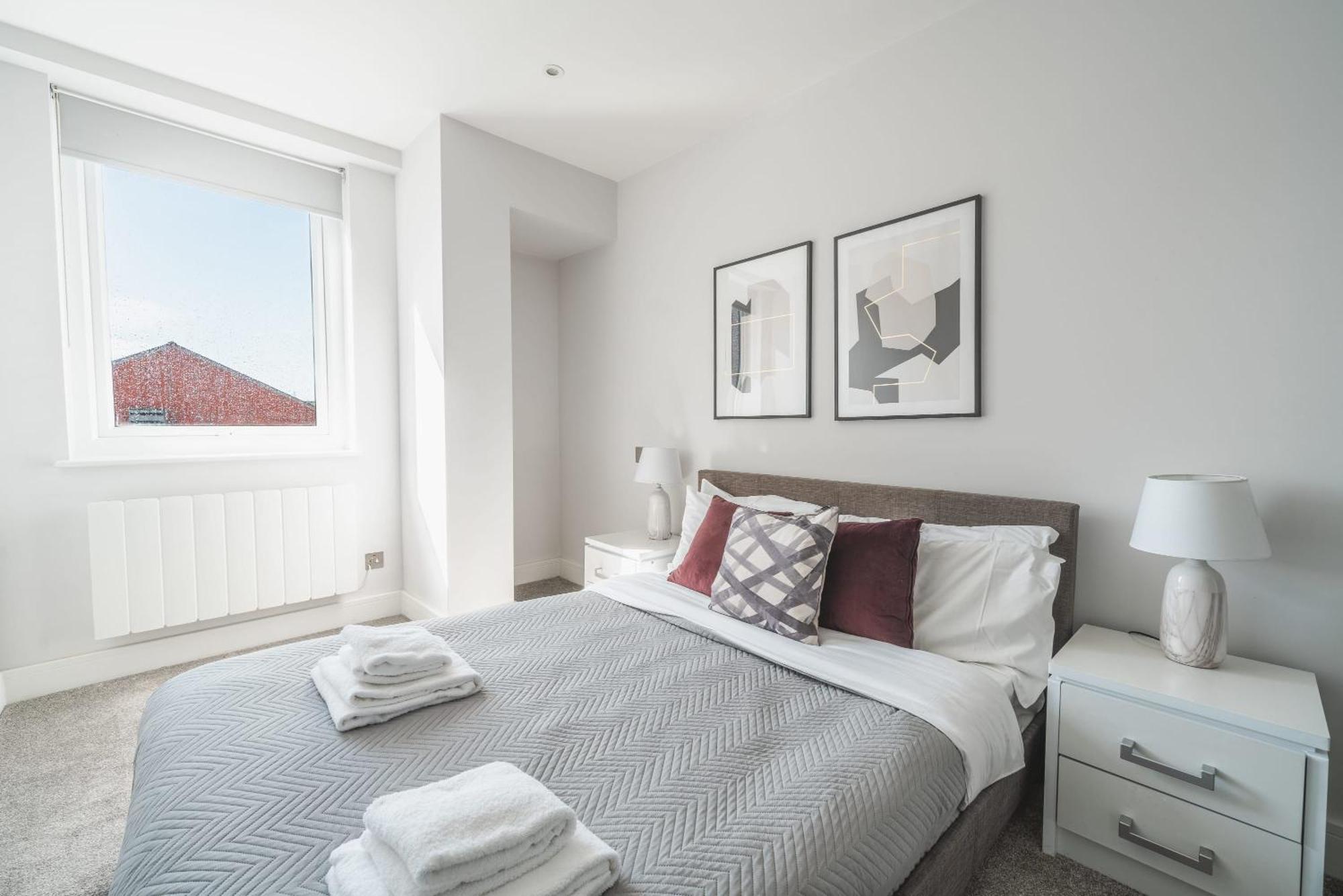 Modern 1 Bedroom In *